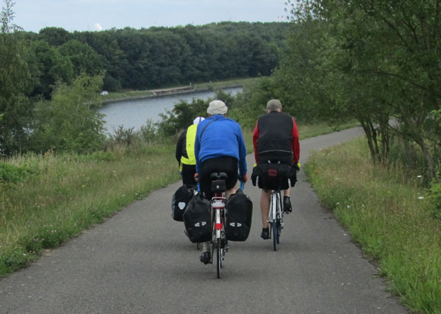 Canalside path, Gellik