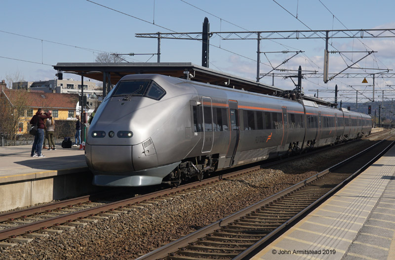 Class 71 Flytog at Lillestrøm