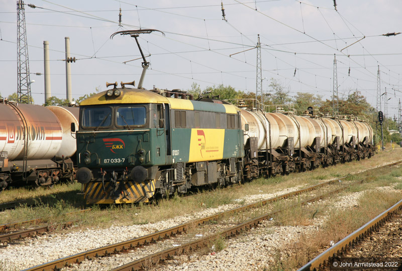 BŽK Class 87 at Iskar