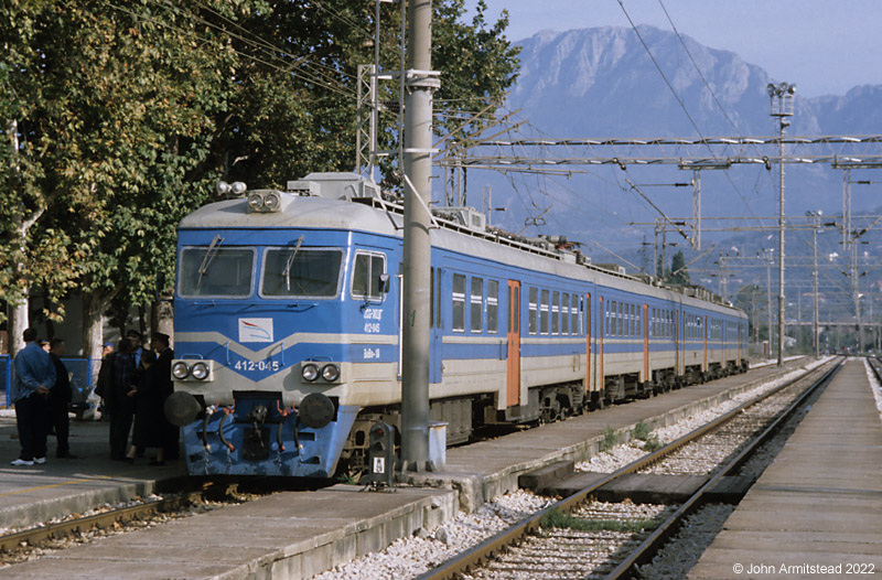 Class 412 EMU at Bar