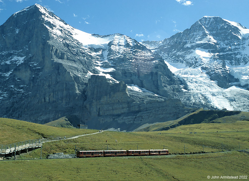 JB train near Kleine Scheidegg