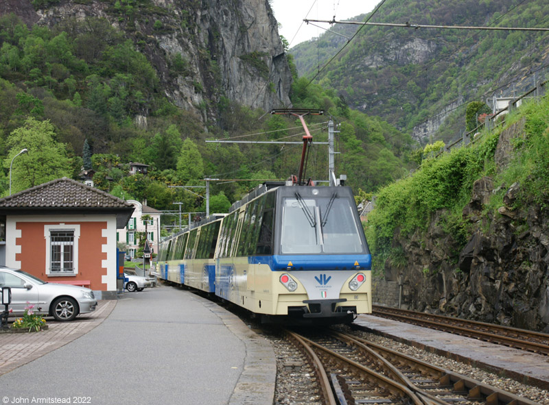 SSIF train at Ponte Brolla