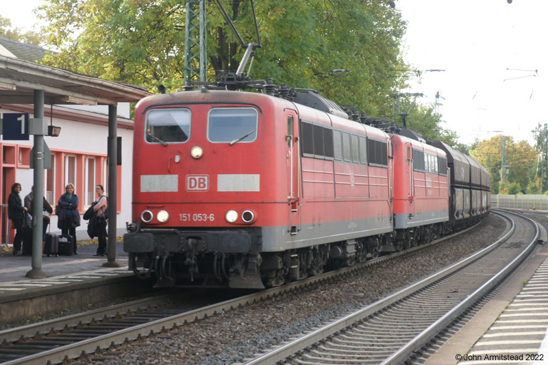 Class 151s at Eltville