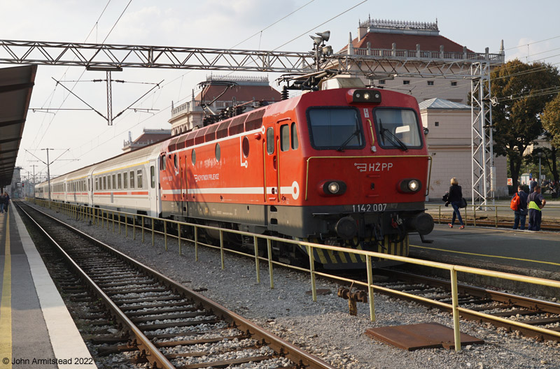 HZ Class 1 142 at Zagreb
