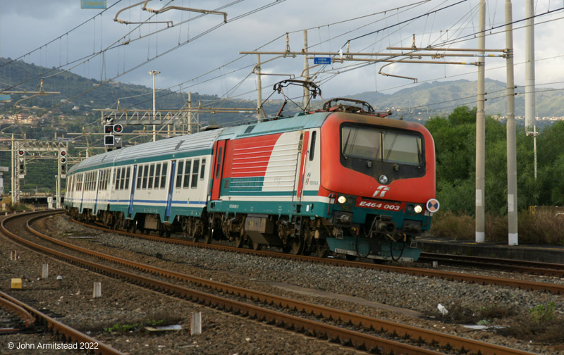 E464 at Giarre-Riposto