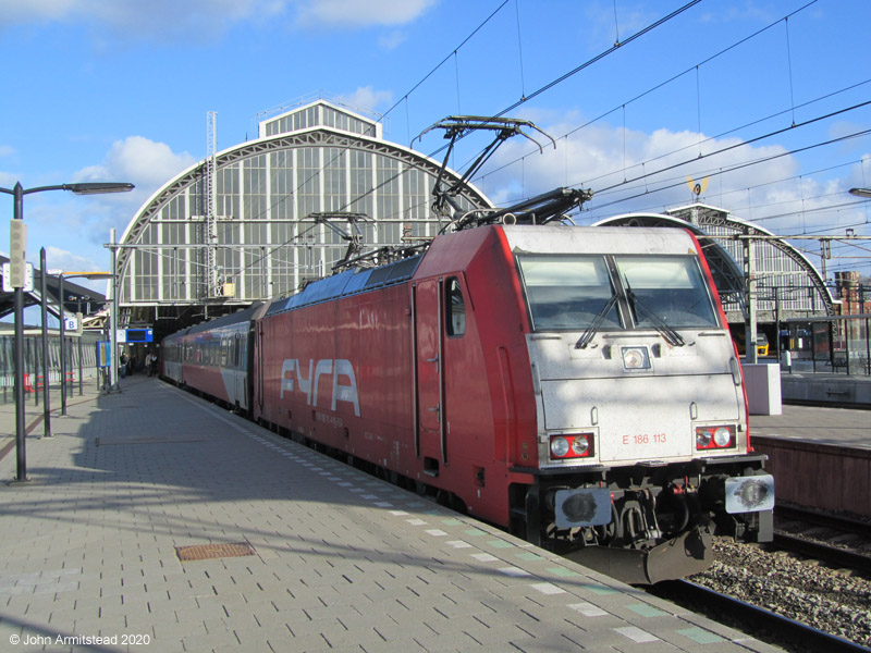 NS Class 186 in Fyra livery at Amsterdam