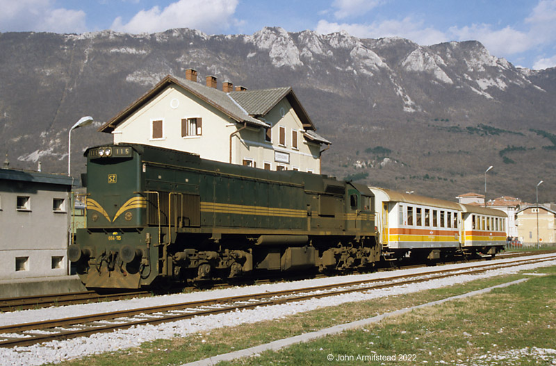 Class 664 at Ajdovscina