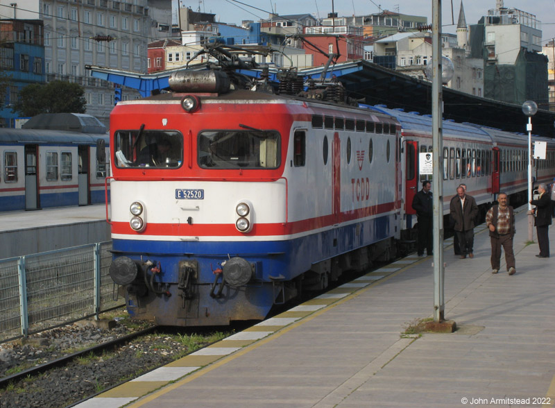 TCDD Class E52000 at Istanbul Sirkeci