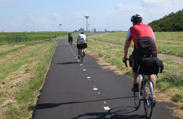 Good cycle track at Ter Heijde