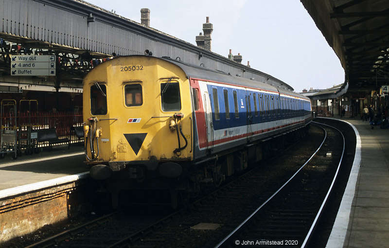 Class 205 at Salisbury