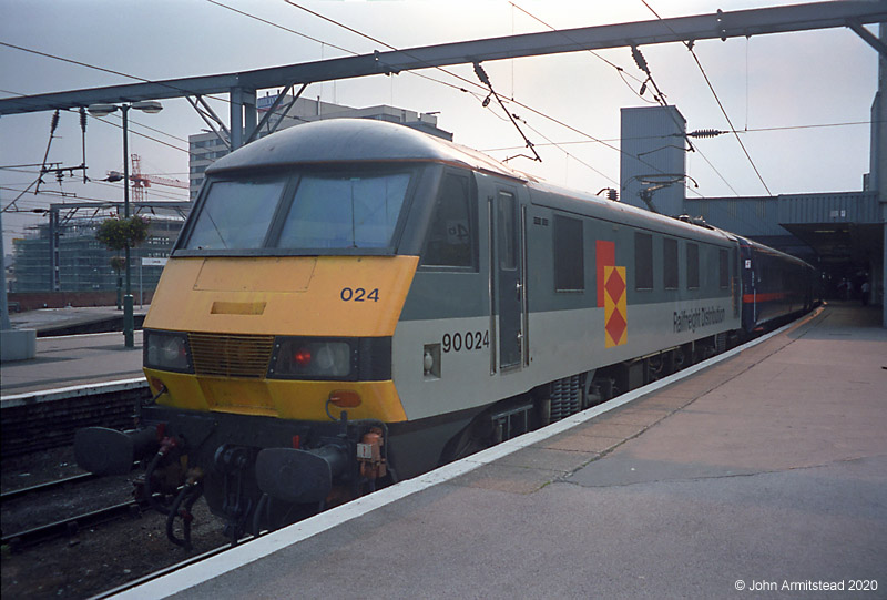 Class 90 at Leeds