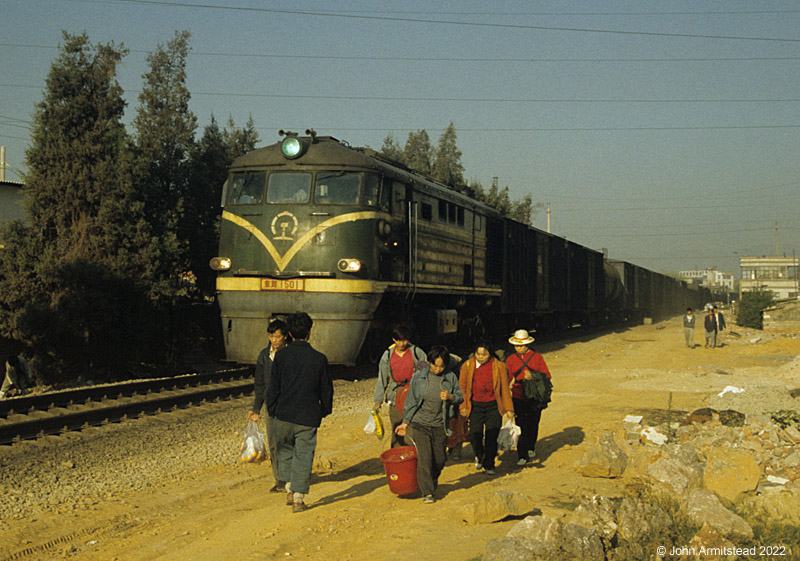 DF freight train at Kunming