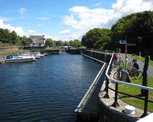 Forth & Clyde Canal, Bowling